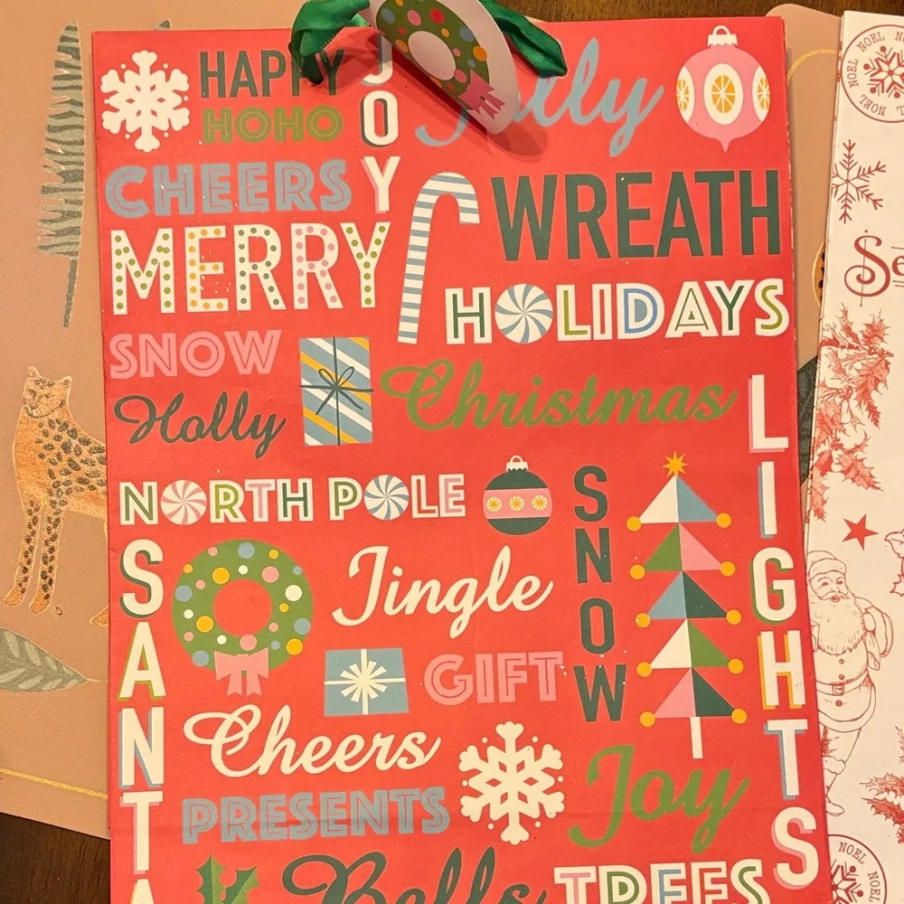 Festive Holiday Gift Wrap Set and Decor NWT!